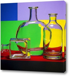    Натюрморт с бутылками на цветном фоне