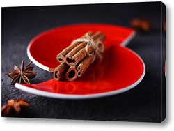   Постер Корица и анис на красной расколотой тарелке.