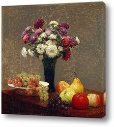    Астры и фрукты на столе