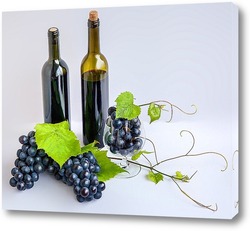    Свежий виноград, бокал и бутылки