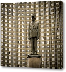    Памятник Шарлю де Голю в Москве