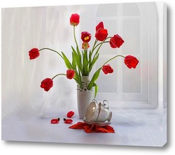  Натюрморт с красными тюльпанами