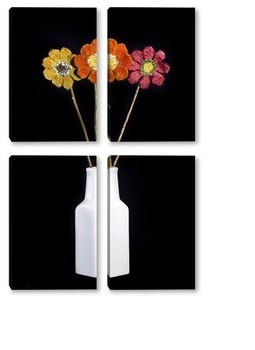 Модульная картина Букет цветов из валяной шерсти в белой вазе на чёрном фоне