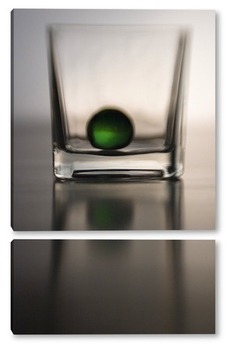Модульная картина Зеленый шарик и стекло