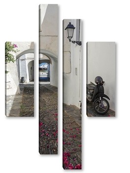  улочка с мотоциклами